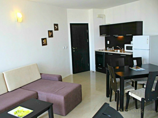 Большая хорошо оснащенная 3-комнатная квартира в Бургасе, 2 WC, 2 террасы, вид на море, в 200м от пляжа