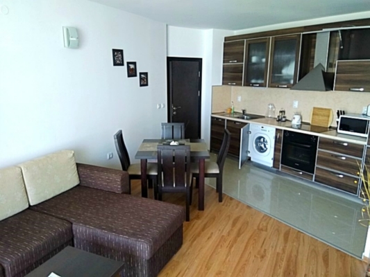 Просторная 2-комнатная квартира в Бургасе, с мебелью, техникой и террасой с видом на море, в 200м от пляжа