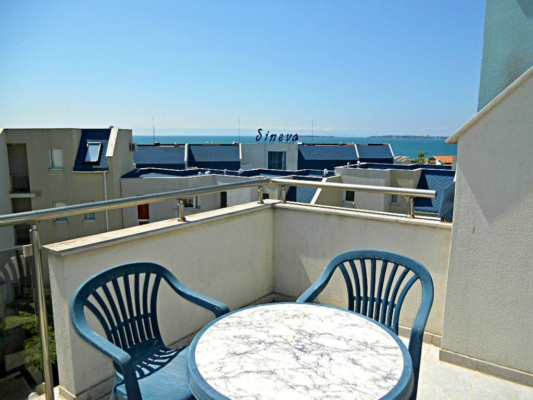 Красивая 2-комнатная квартира с видом на море, большая терраса, в 100м от пляжа