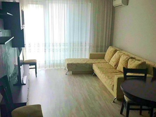 Отлично оборудованная 3-комнатная квартира в центре Бургаса, 6 спальных мест, 650м до пляжа