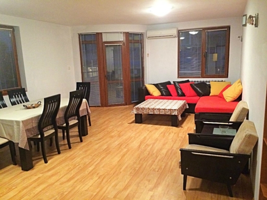 Большая 2-комнатная квартира с отдельной кухней, в самом центре Бургаса, в 1км от парка/пляжа