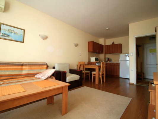 Уютная и светлая, хорошо оборудованная 2-комнатная квартира, на 1 линии моря, в 200м от пляжа