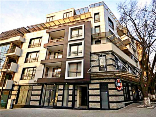 Большая новая квартира -  под ключ  в центре Бургаса, 3 спальни, 3 WC, 2 террасы, возле парка/пляжа